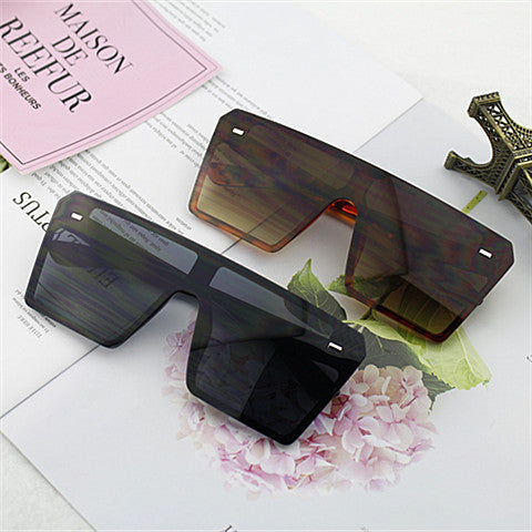 Women’s Fashion Rectangular Sunglasses in Urban Design Kalsten