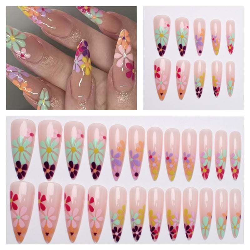 Nail art with floral patterns Kalsten
