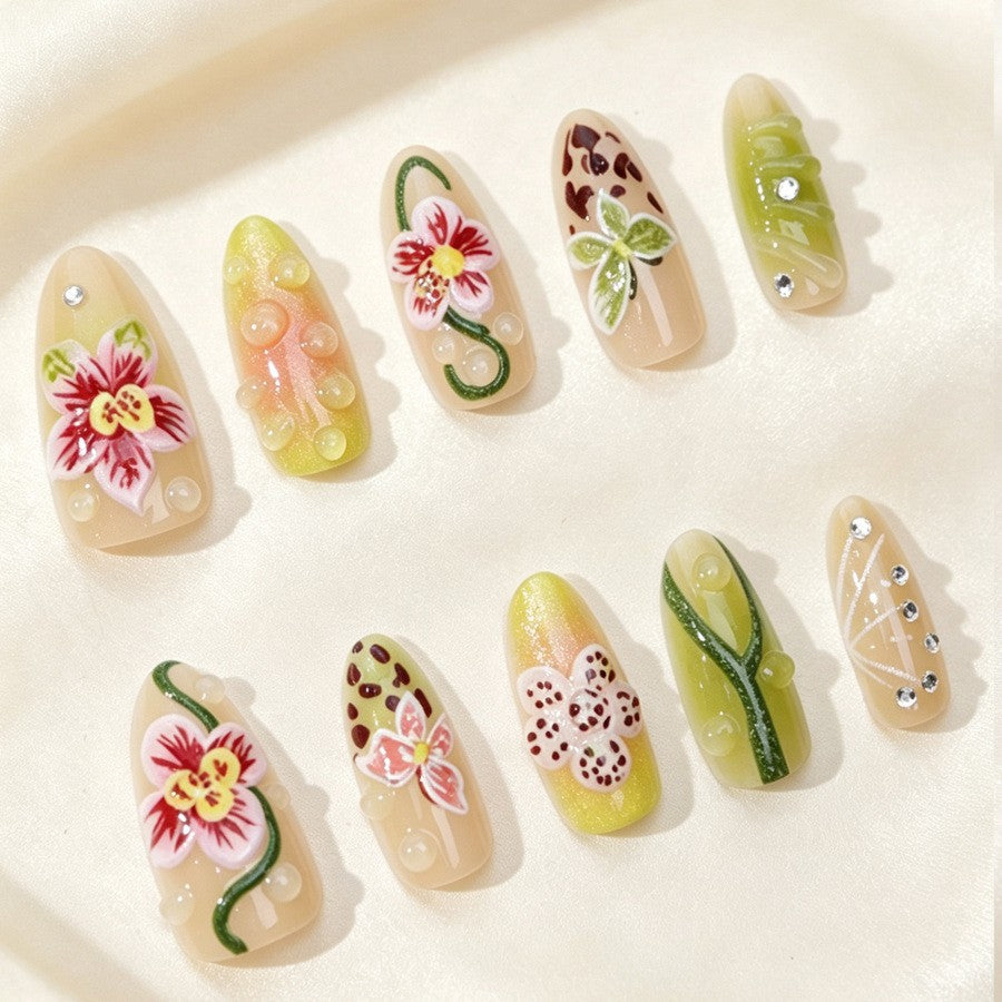 Nail art set with floral design and accents Kalsten