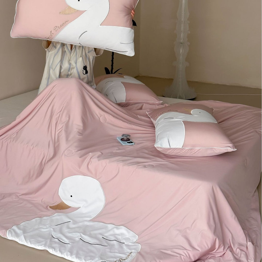 Cotton jersey bedding set with large dog appliqué