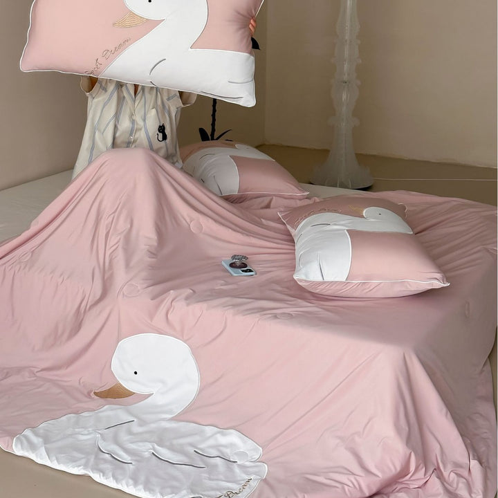 Cotton jersey bedding set with large dog appliqué