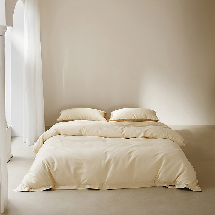 Cotton bedding set with satin finish and zipper