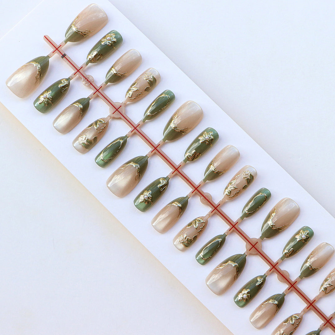 Floral Design Elegant Press-On Nail Set
