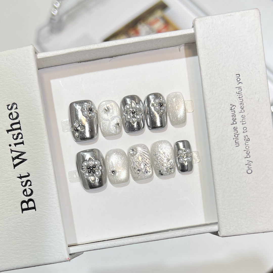 Decorative Silver Press-On Nail Set Kalsten