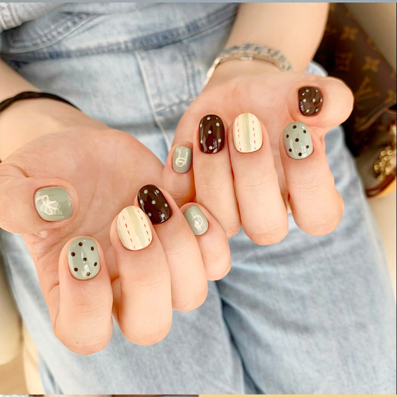 Artistic Cat-Themed Press-On Nail Art Set Kalsten