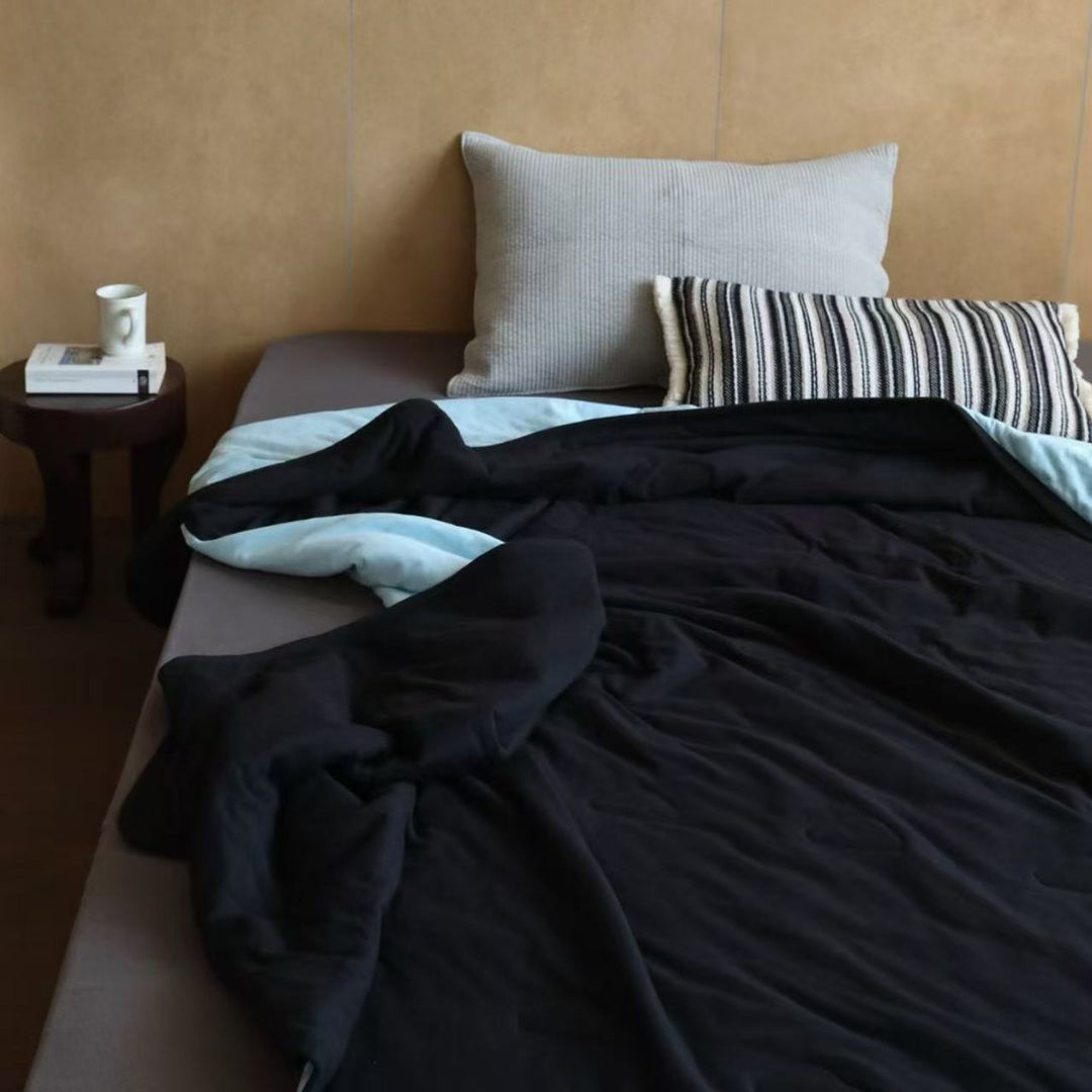 Bedding set made of breathable cotton percale with light stonewash