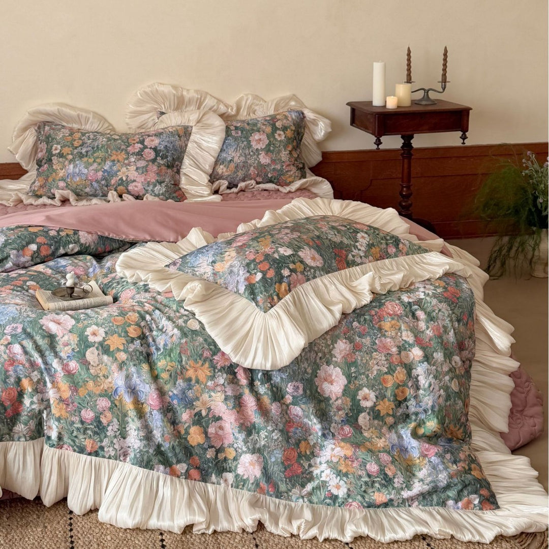 Floral bedding set with pleated ruffle and vintage floral print