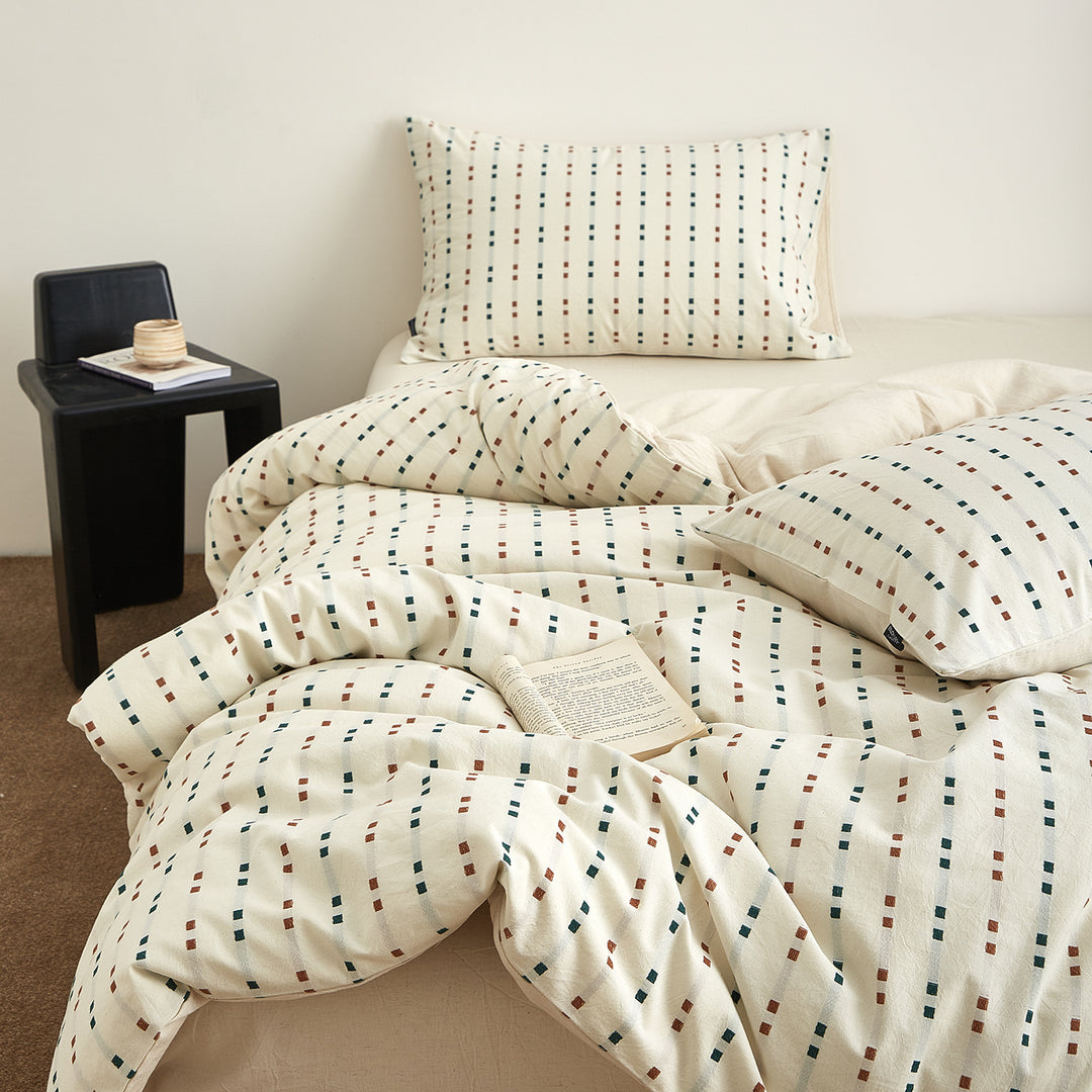 Bedding set made of cotton percale with fine geometric dot stripes