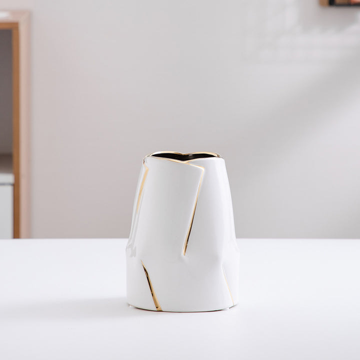 Decorative ceramic vase with golden accents Kalsten