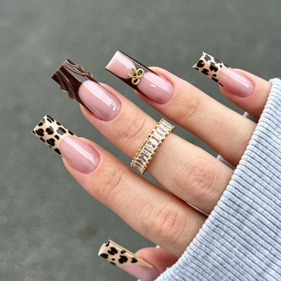 Nail set with stylish leopard pattern and elegant accents Kalsten
