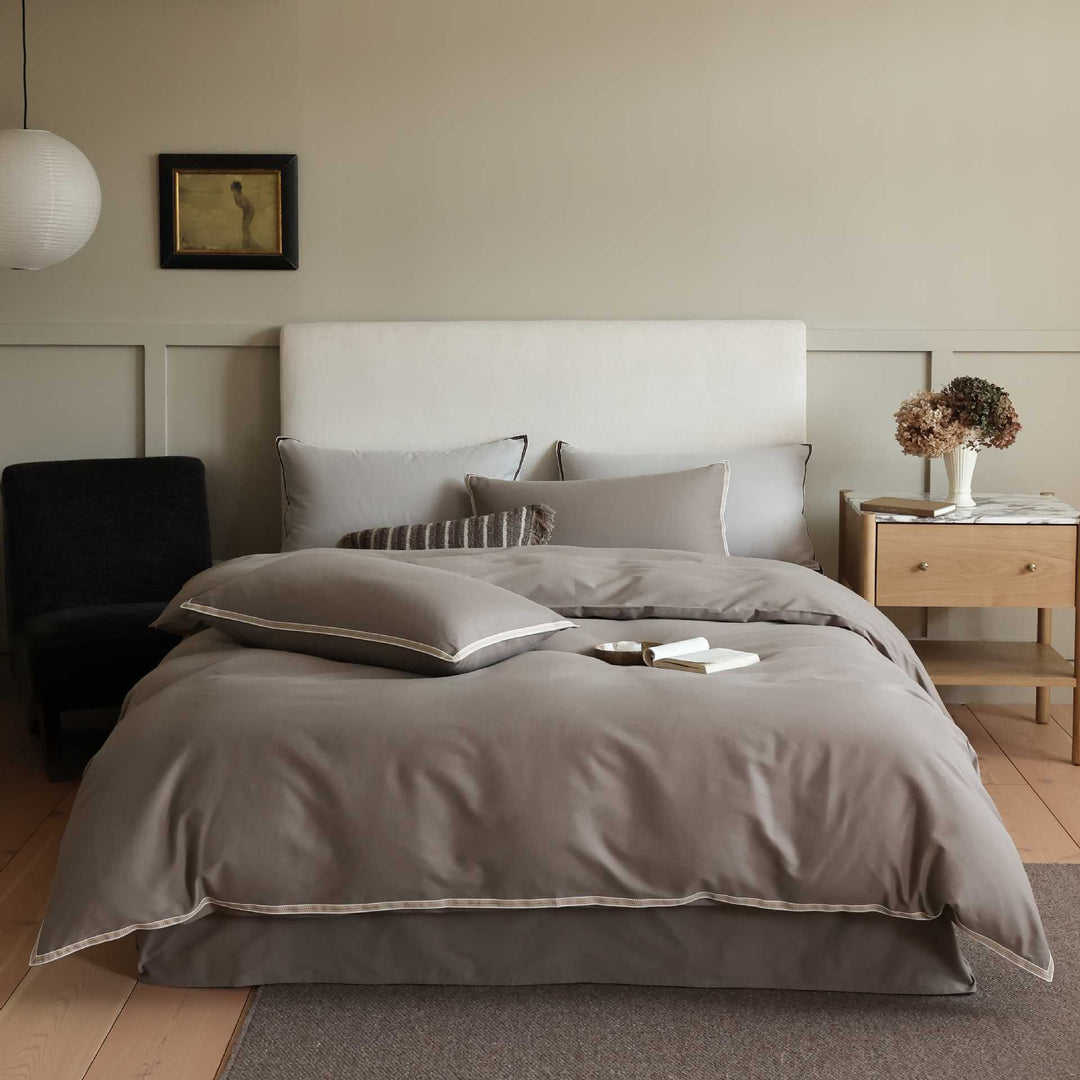 Premium cotton satin duvet cover with piping and hotel closure