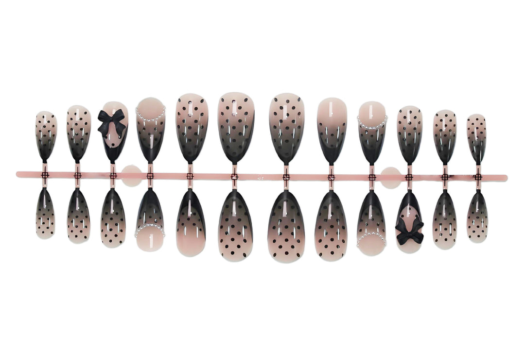 Nail art set with elegant dot and bow pattern Kalsten