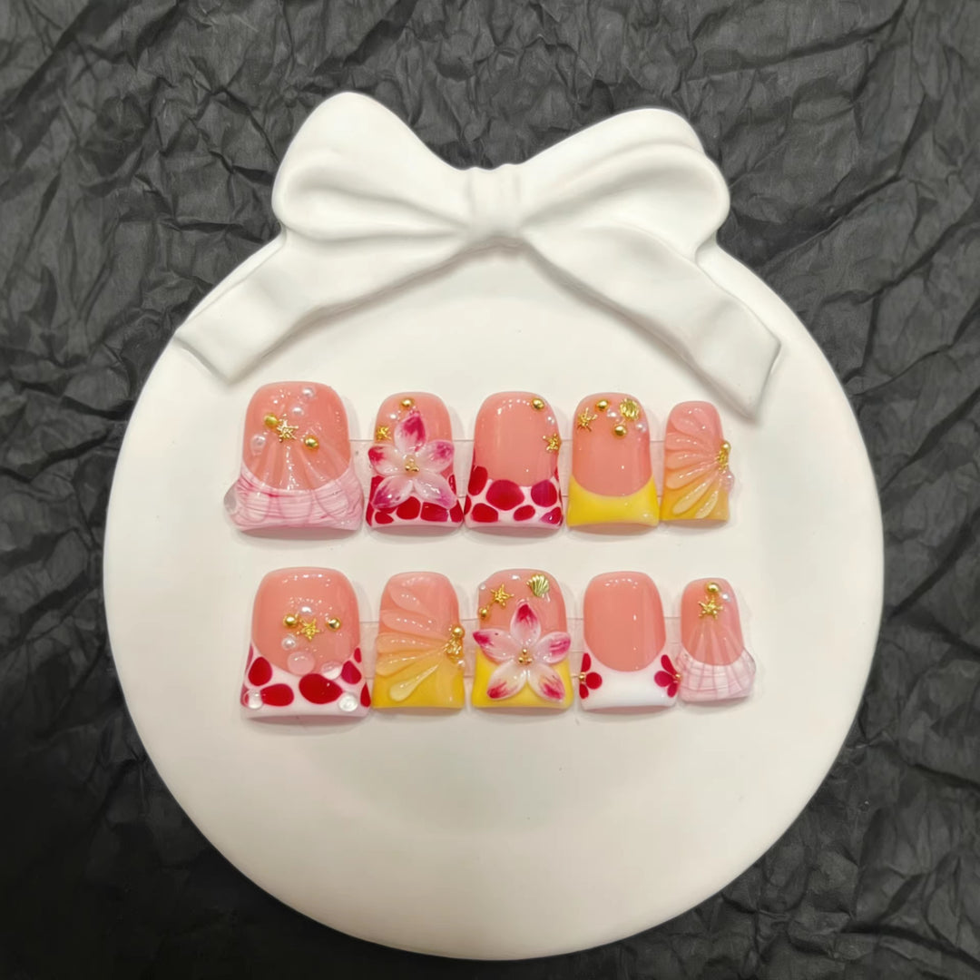 Artistic Press-On Nail Set with Elegant Floral Accents