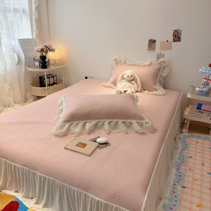 Quilted bedspread with ruffle and delicate floral quilting