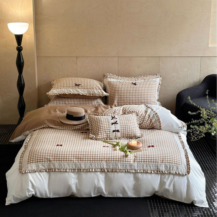 Checked bedding set in Vichy check with ruffles and lace edge