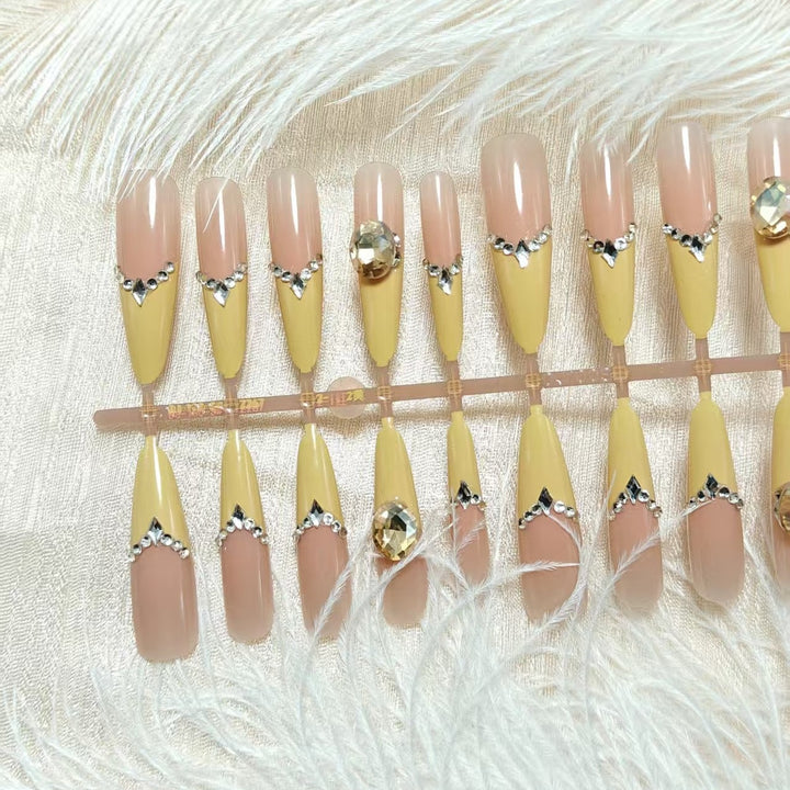 Artificial nails with elegant 3D applications and glitter Kalsten