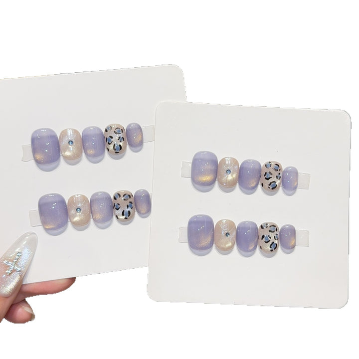 Glamorous artificial nails with elegant glitter elements Kalsten