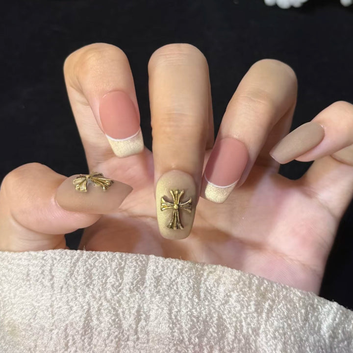 Glamorous artificial nail tips with 3D flower and crystal embellishments Kalsten