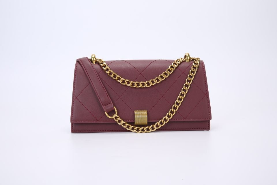 Elegant Chain-Detail Crossbody Clutch Bag