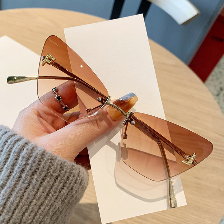 Womens Cat-Eye Sunglasses in modern design with innovative frame Kalsten