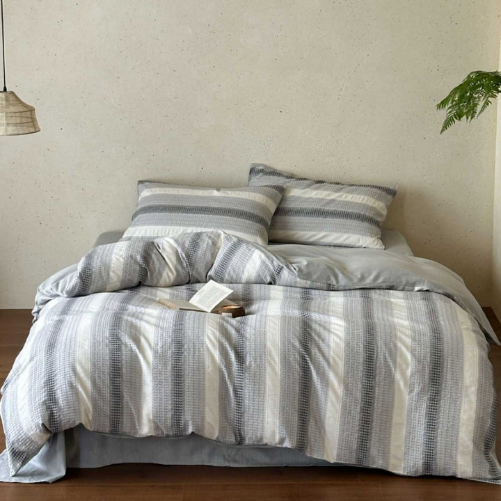 Striped bedding set made of cotton muslin with waffle texture