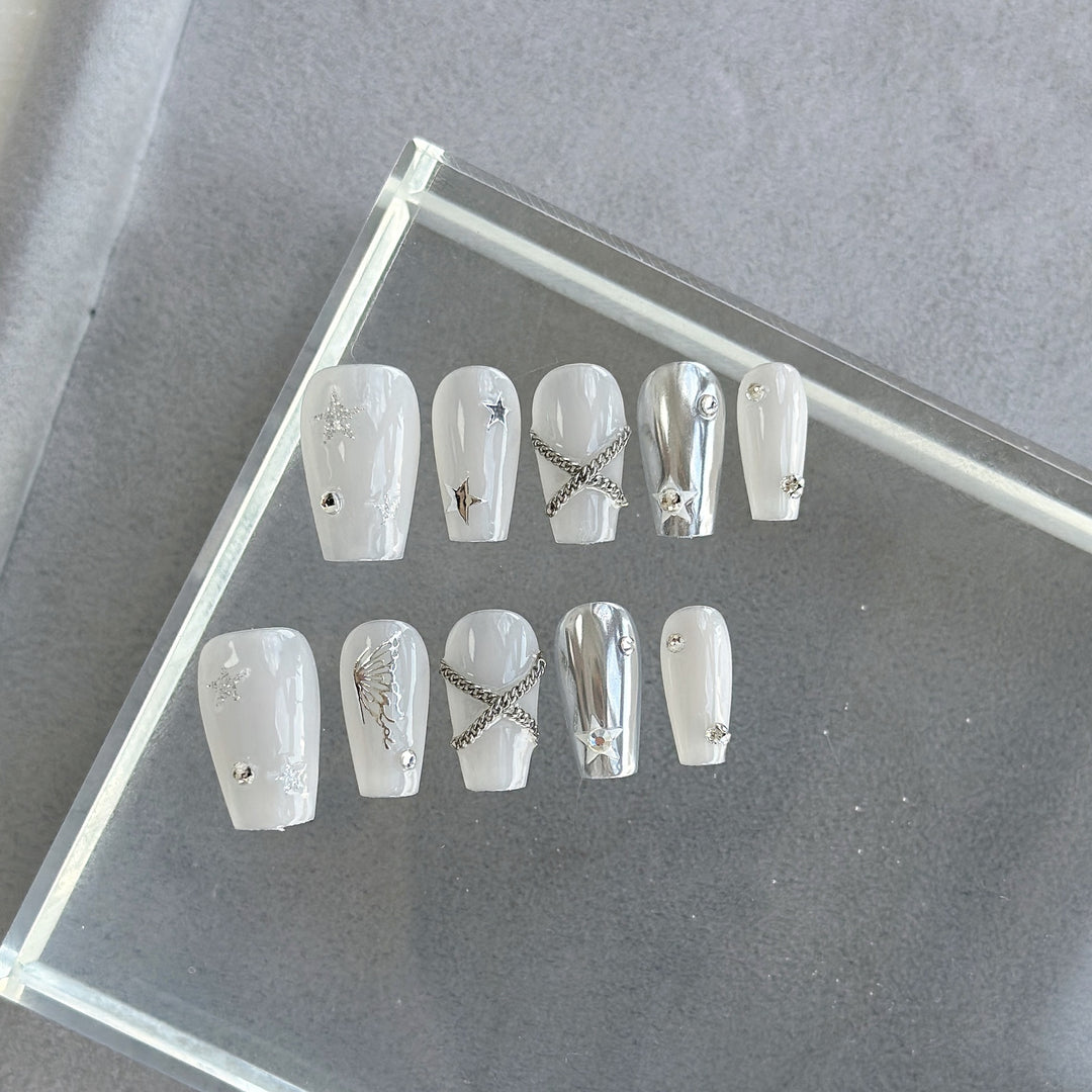 Artistic Press-On Nail Art Set with Elegant Silver Accents