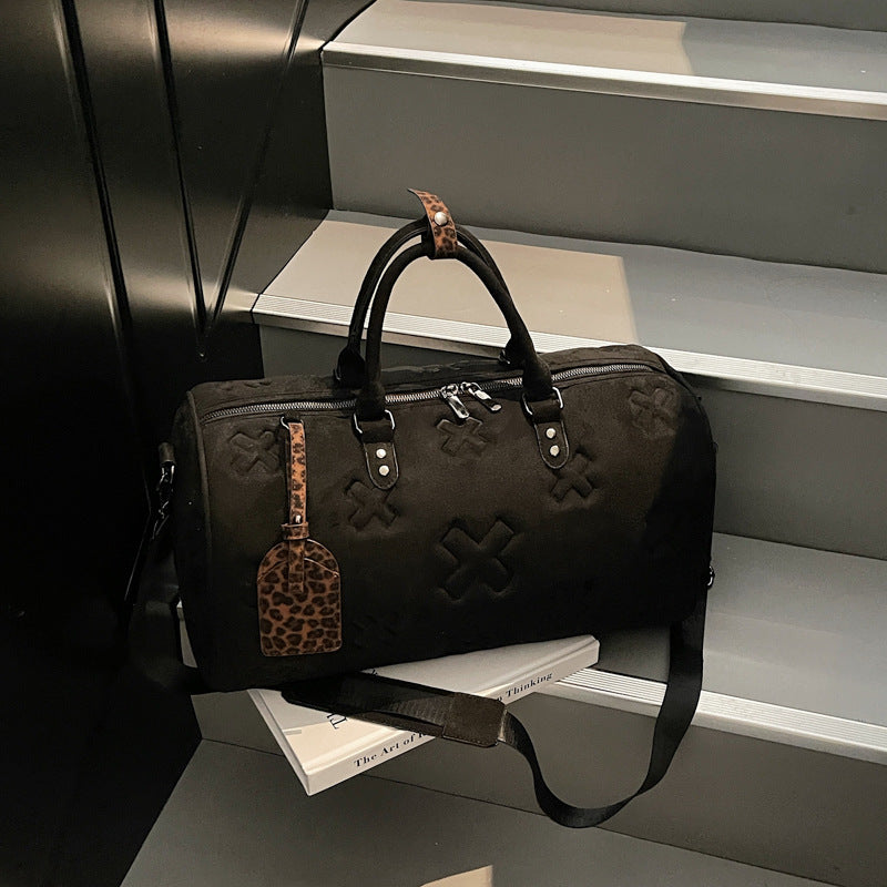 Sporty travel bag with trendy design and practical compartments Kalsten