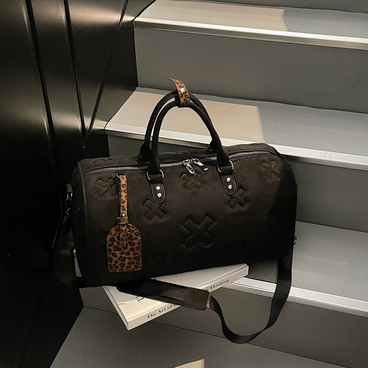Sporty travel bag with trendy design and practical compartments Kalsten