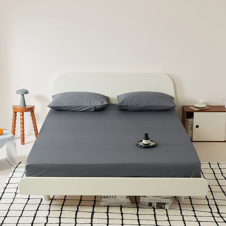 Fitted sheet with extra deep hem and elastic all-round cover
