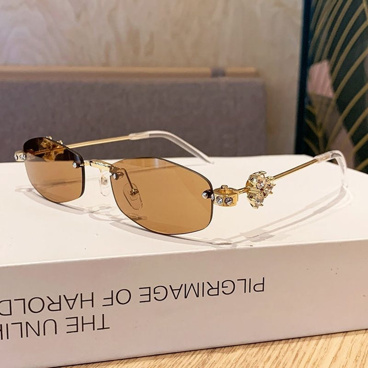 Fashionable sunglasses with luxurious golden accents Kalsten