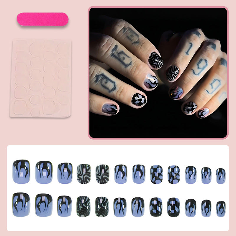 Artificial nail set with striking geometric designs Kalsten
