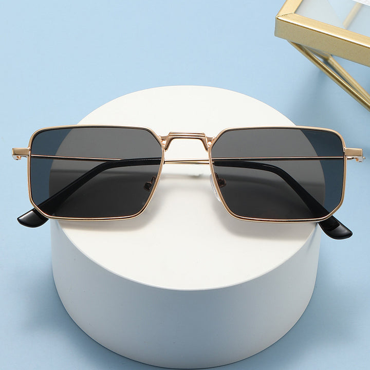Fashionable Oversized Sunglasses in Retro Style Kalsten