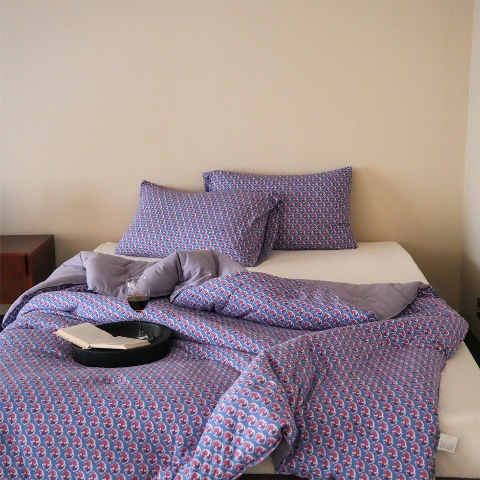 Children's bedding set made of cotton percale with fine floral block print