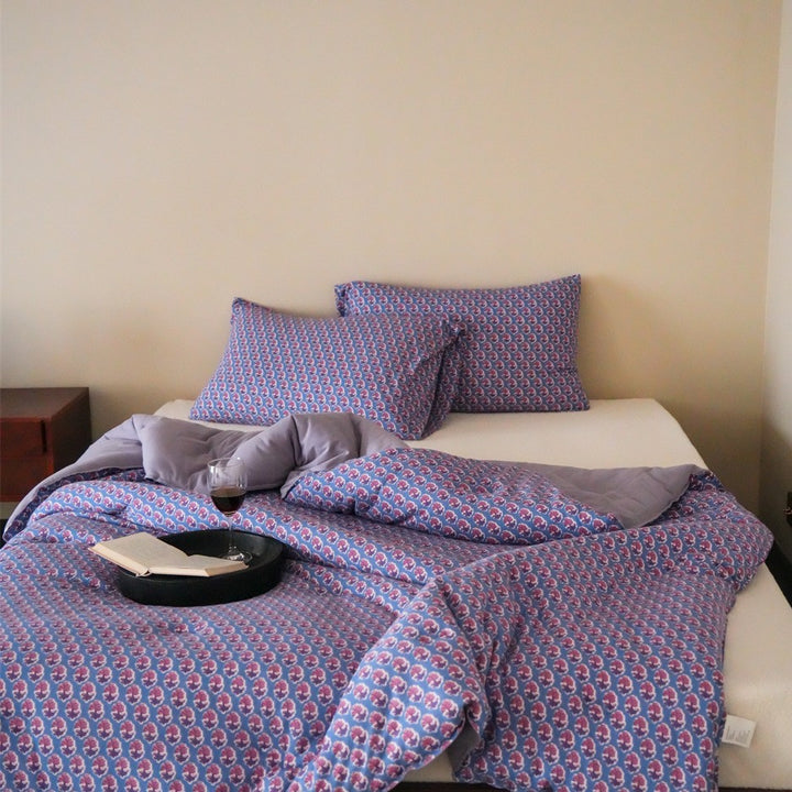 Children's bedding set made of cotton percale with fine floral block print