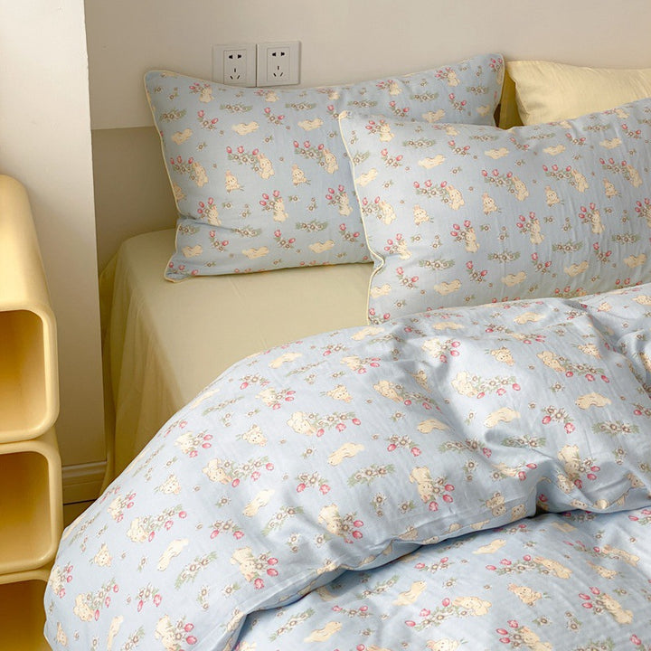 Playful bed linen set made of cotton percale with peach print and reversible function