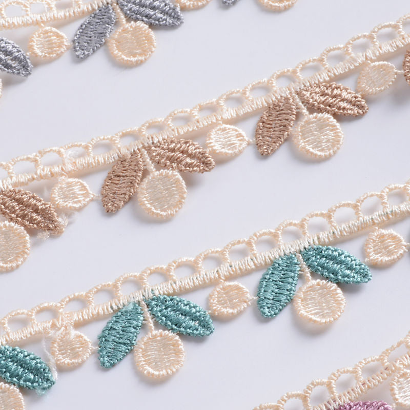Delicate lace trim Kalsten