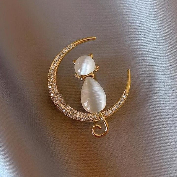 Elegant Cat Brooch Kalsten