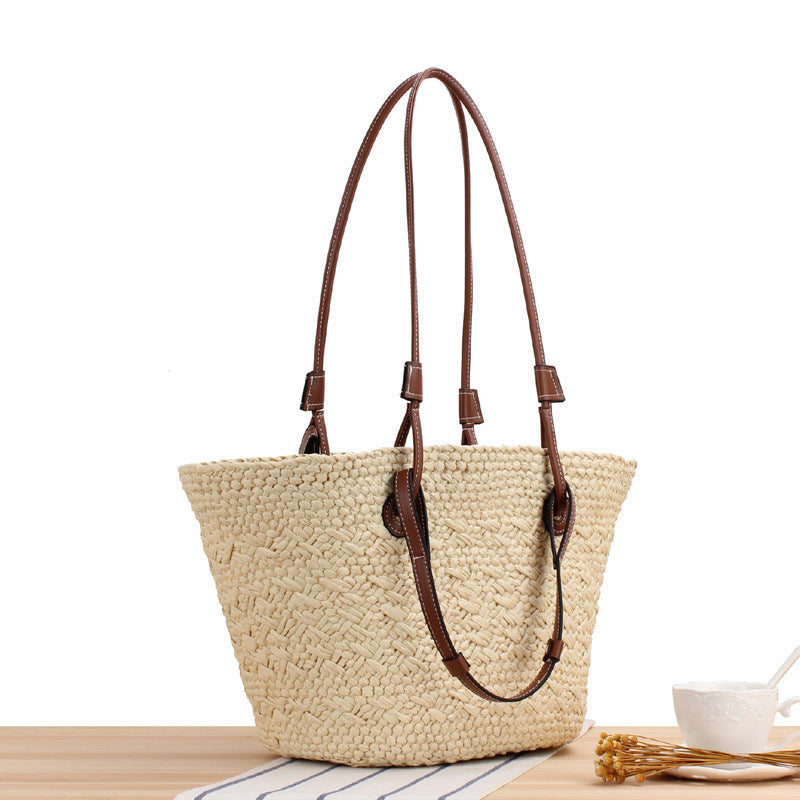 Beach bag made of handcrafted natural material with sturdy leather handle Kalsten