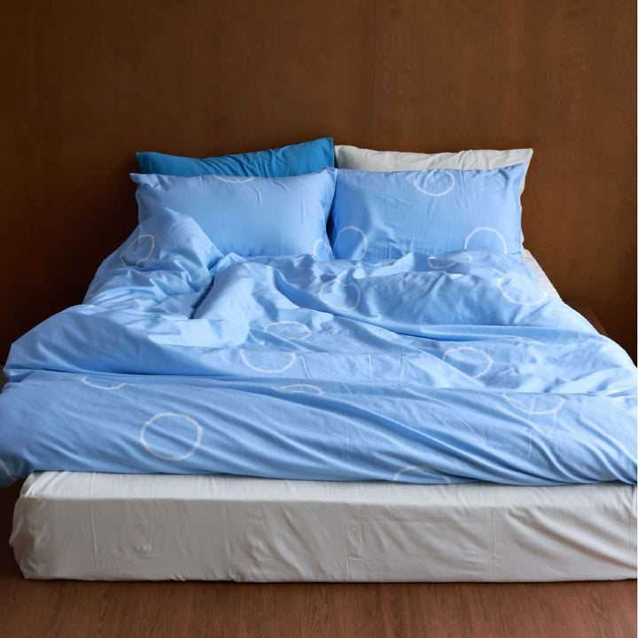 Romantic cotton bedding set with fine stripe and floral border print