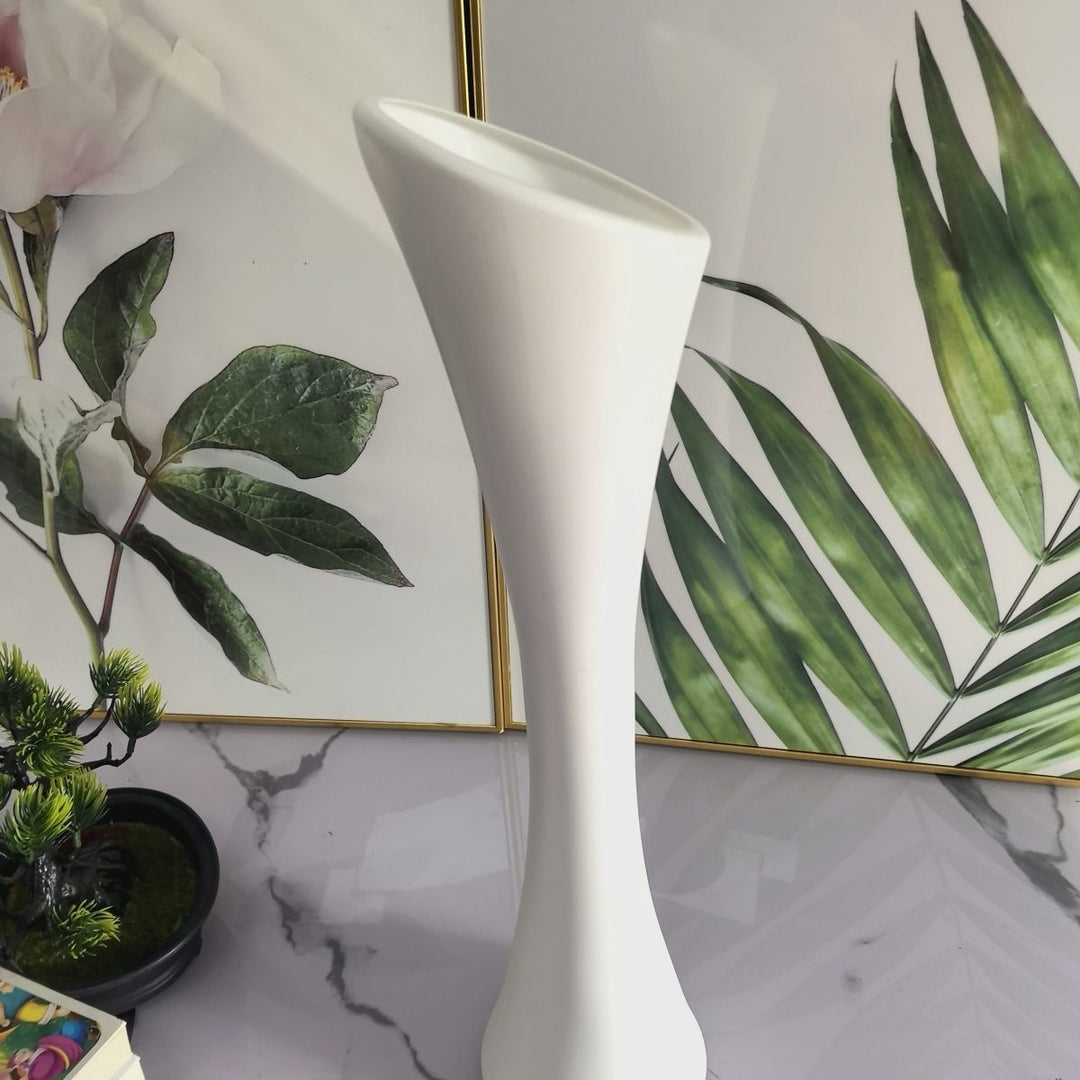 Contemporary Sculpted Vase Kalsten