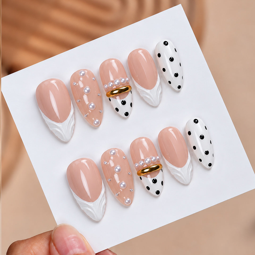 Artificial artificial nails with fashionable dots and embellishments Kalsten