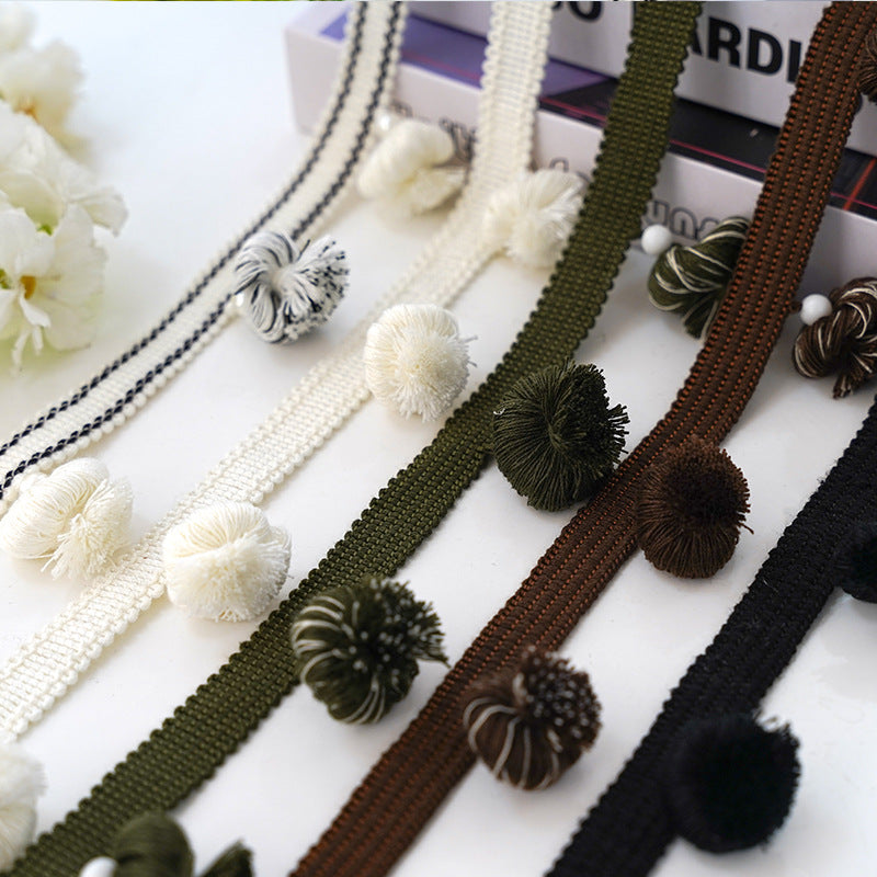 Decorative curtain trim with pompons Kalsten