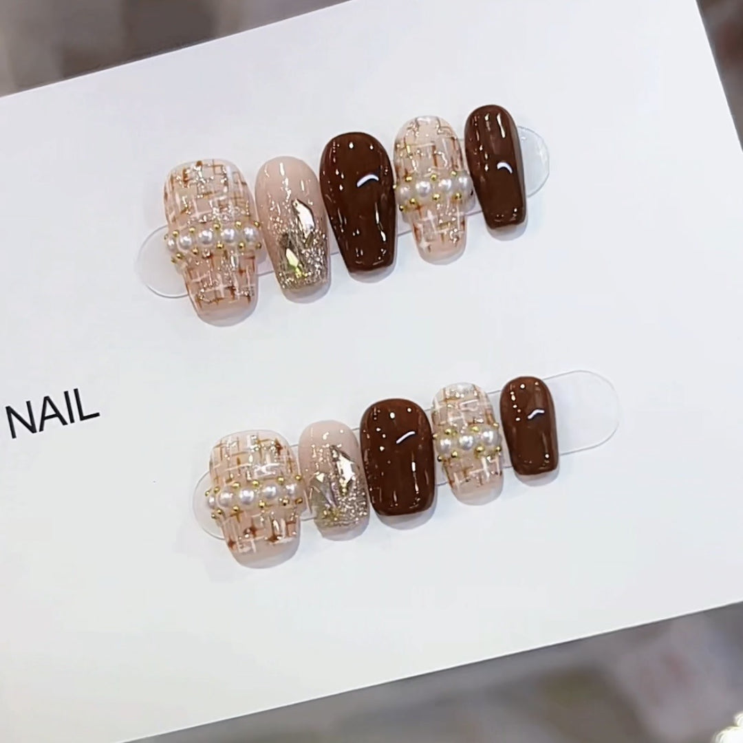 Elegant Pearl-Accent Press-On Nail Set Kalsten