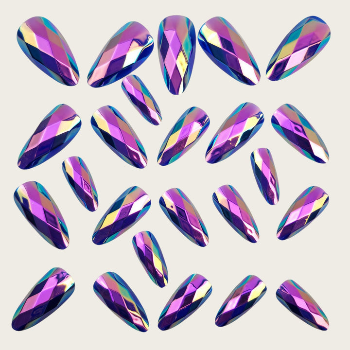 Glamorous artificial nails in 3D crystal look Kalsten