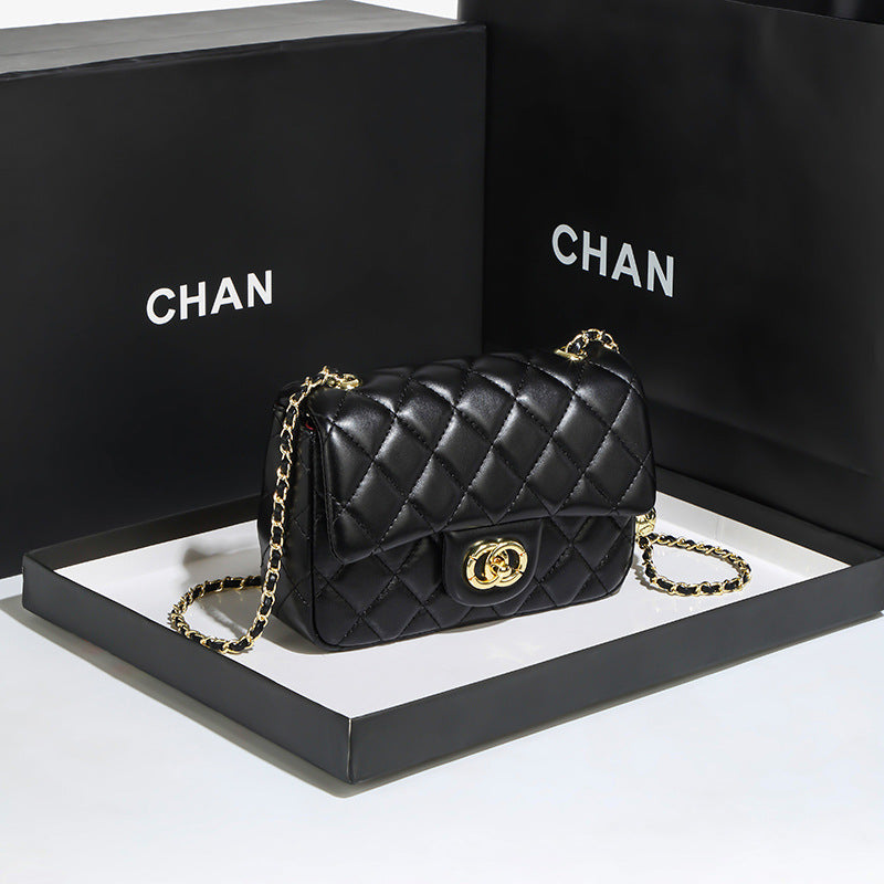 Elegant Quilted Chain Handbag