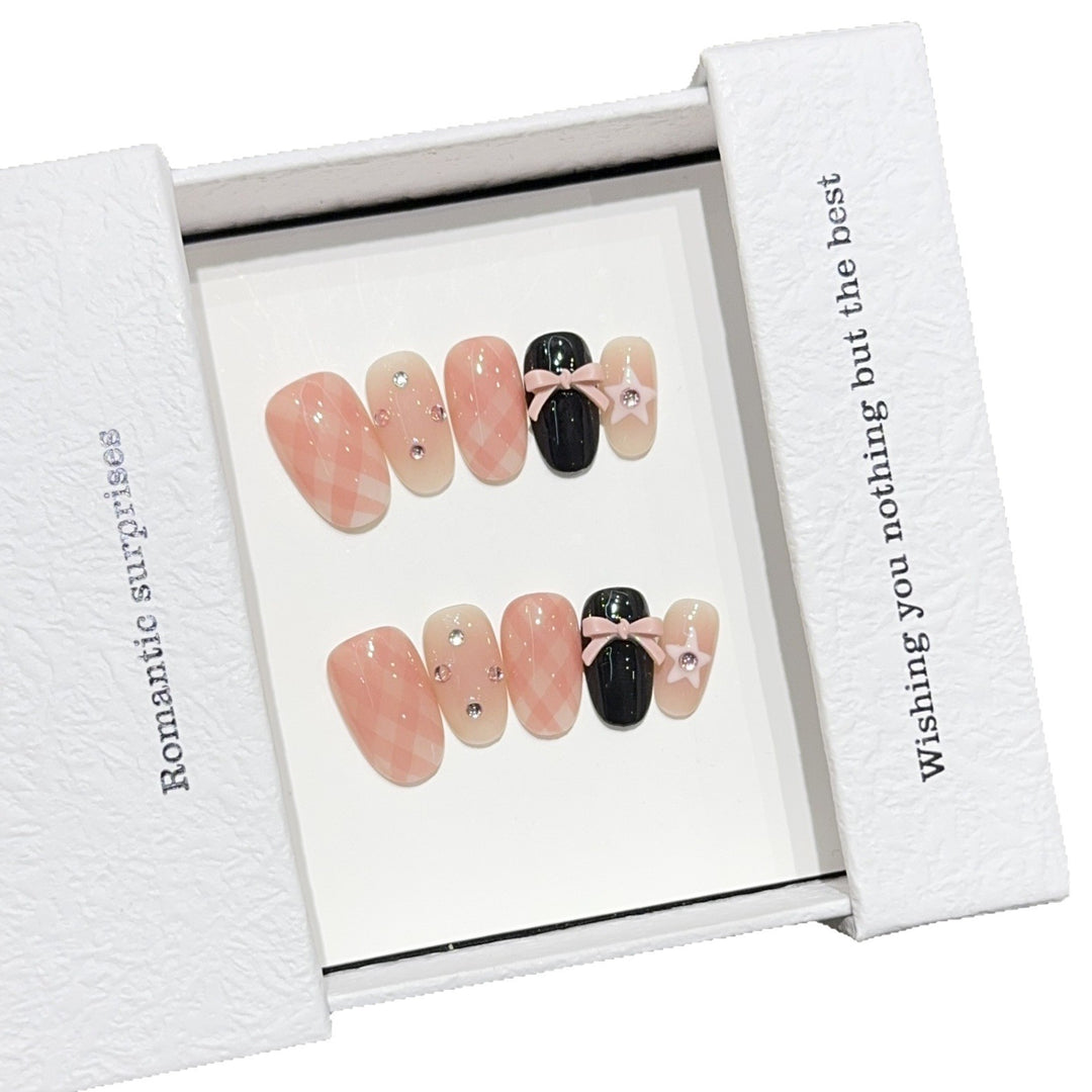 Artificial nails with romantic design and glitter details Kalsten