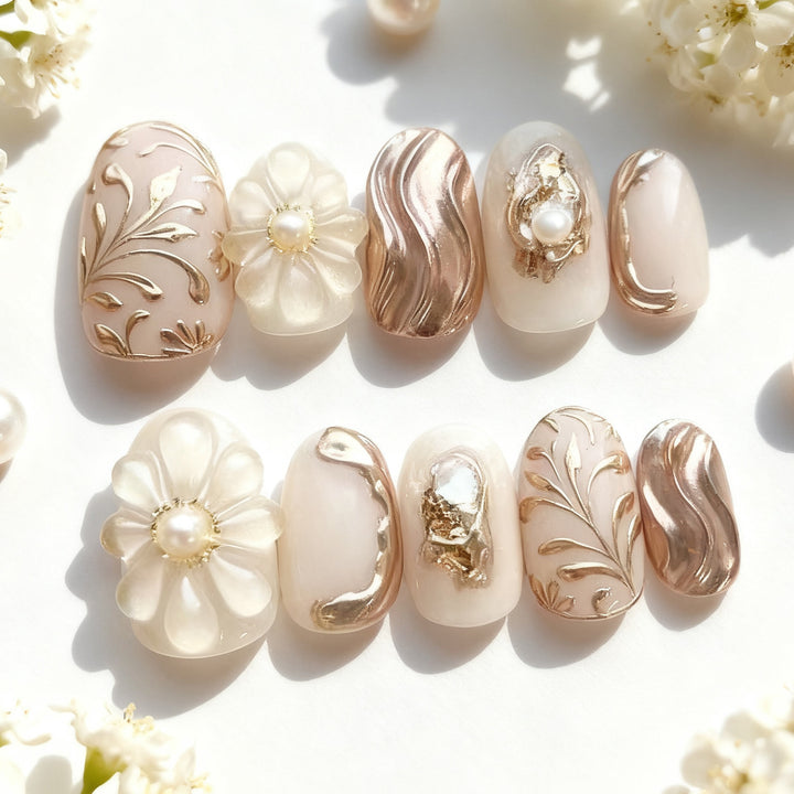 Elegant Press-On Nail Art Set with Gold Detailing Kalsten