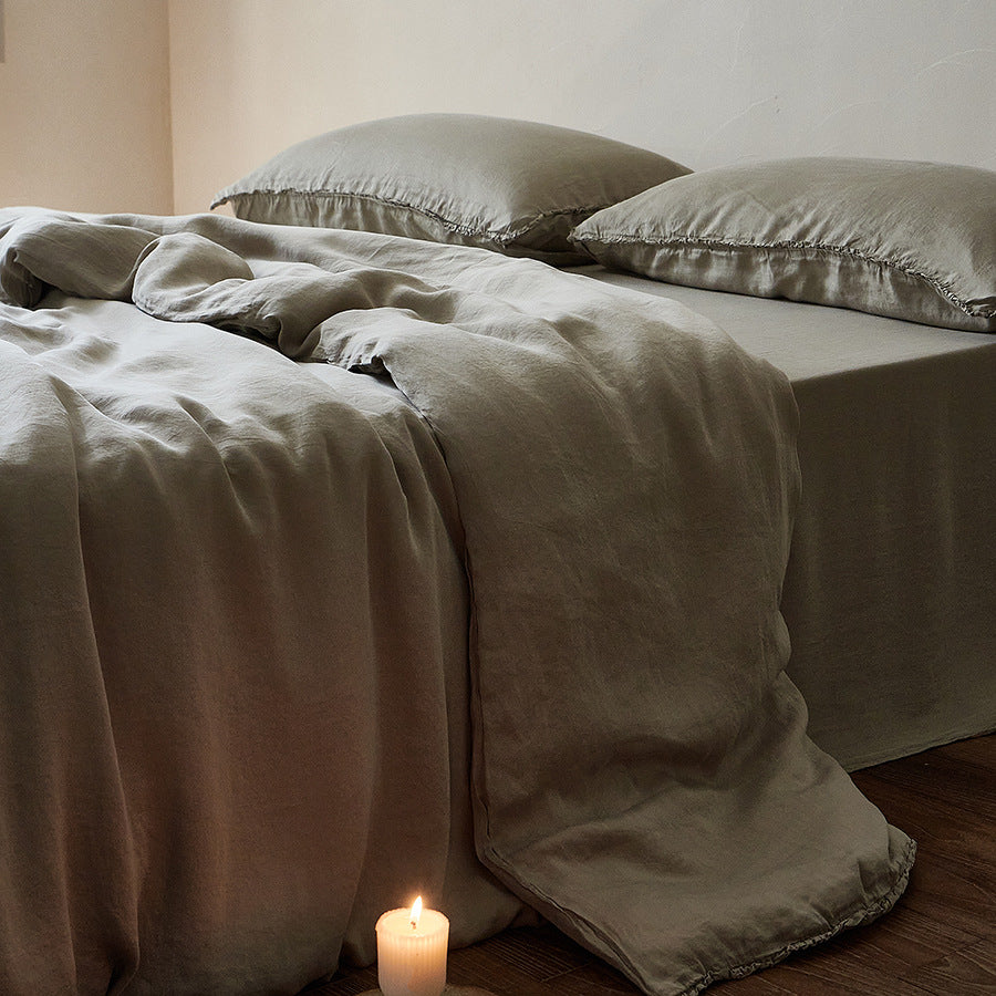 Linen bedding set with ruffled hem