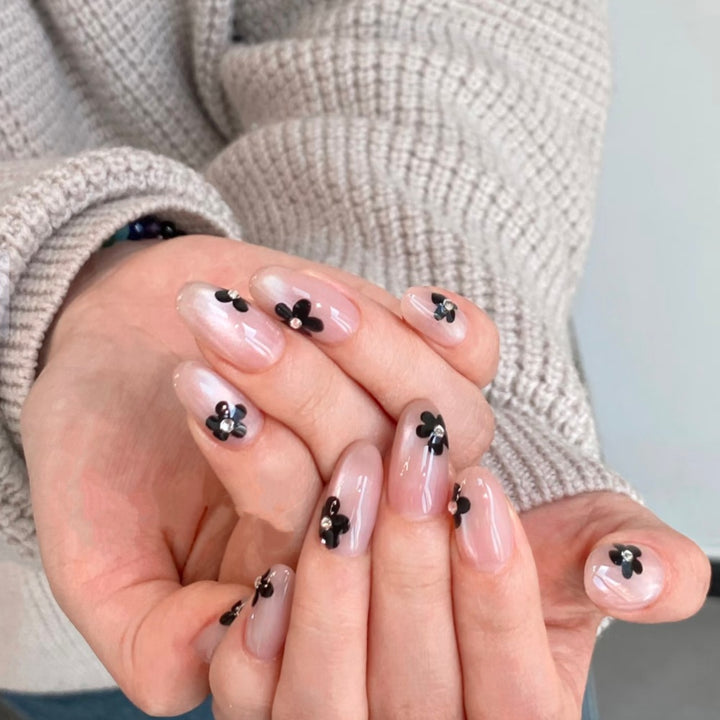 Floral-Inspired Press-On Nail Design Kalsten