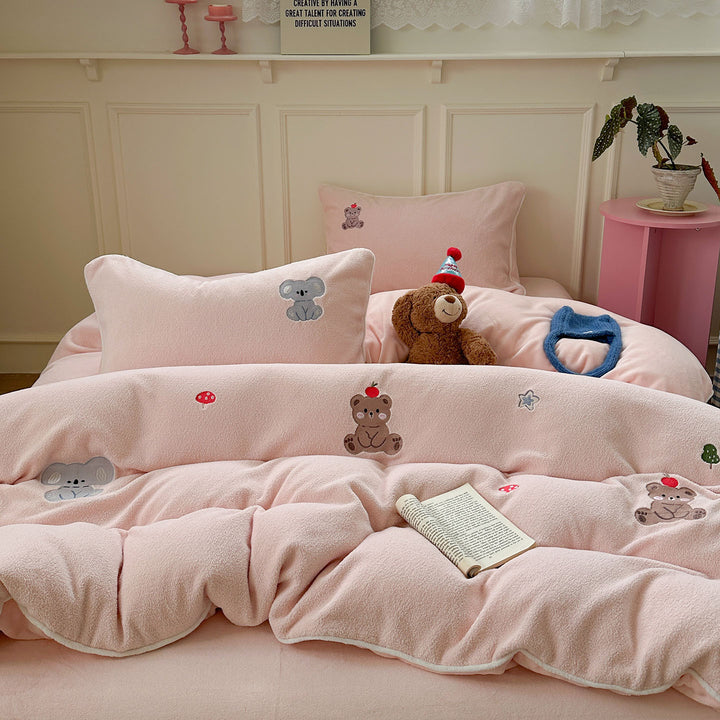 Children's bedding set made of microfiber fleece with embroidered animal motifs and extra soft texture
